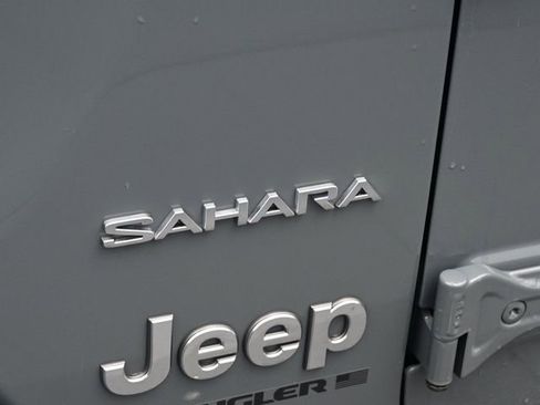 Used 2024 Jeep Wrangler Unlimited Sahara w/ Technology Group AWD/4WD image 21
