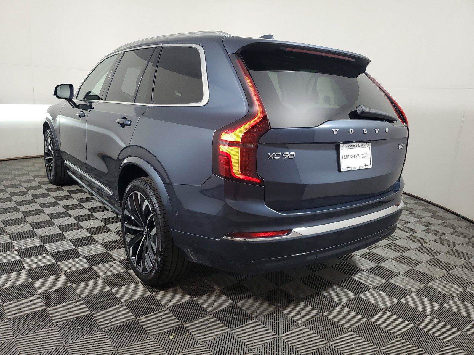 Certified 2026 Volvo XC90 B6 Ultra AWD/4WD image 4