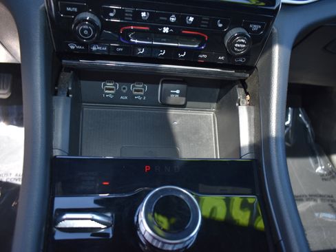 Used 2024 Jeep Grand Cherokee Limited w/ Luxury Tech Group II image 22