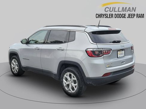 Used 2024 Jeep Compass Latitude AWD/4WD image 5