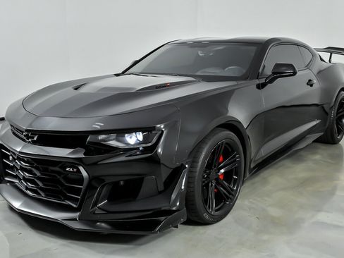 Used 2022 Chevrolet Camaro ZL1 RWD image 5