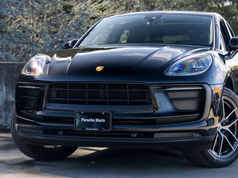 Certified 2022 Porsche Macan image 7