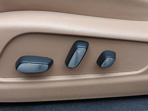 Used 2021 Cadillac XT5 Premium Luxury w/ Platinum Package image 10