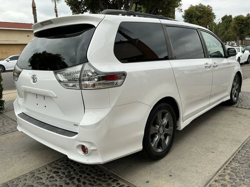 Used 2015 Toyota Sienna SE w/ SE Preferred Package FWD image 5