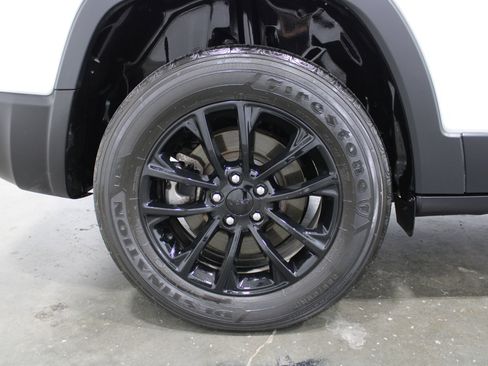 Used 2023 Jeep Cherokee Altitude Lux AWD/4WD image 5