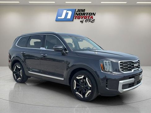 Used 2025 Kia Telluride S FWD image 3