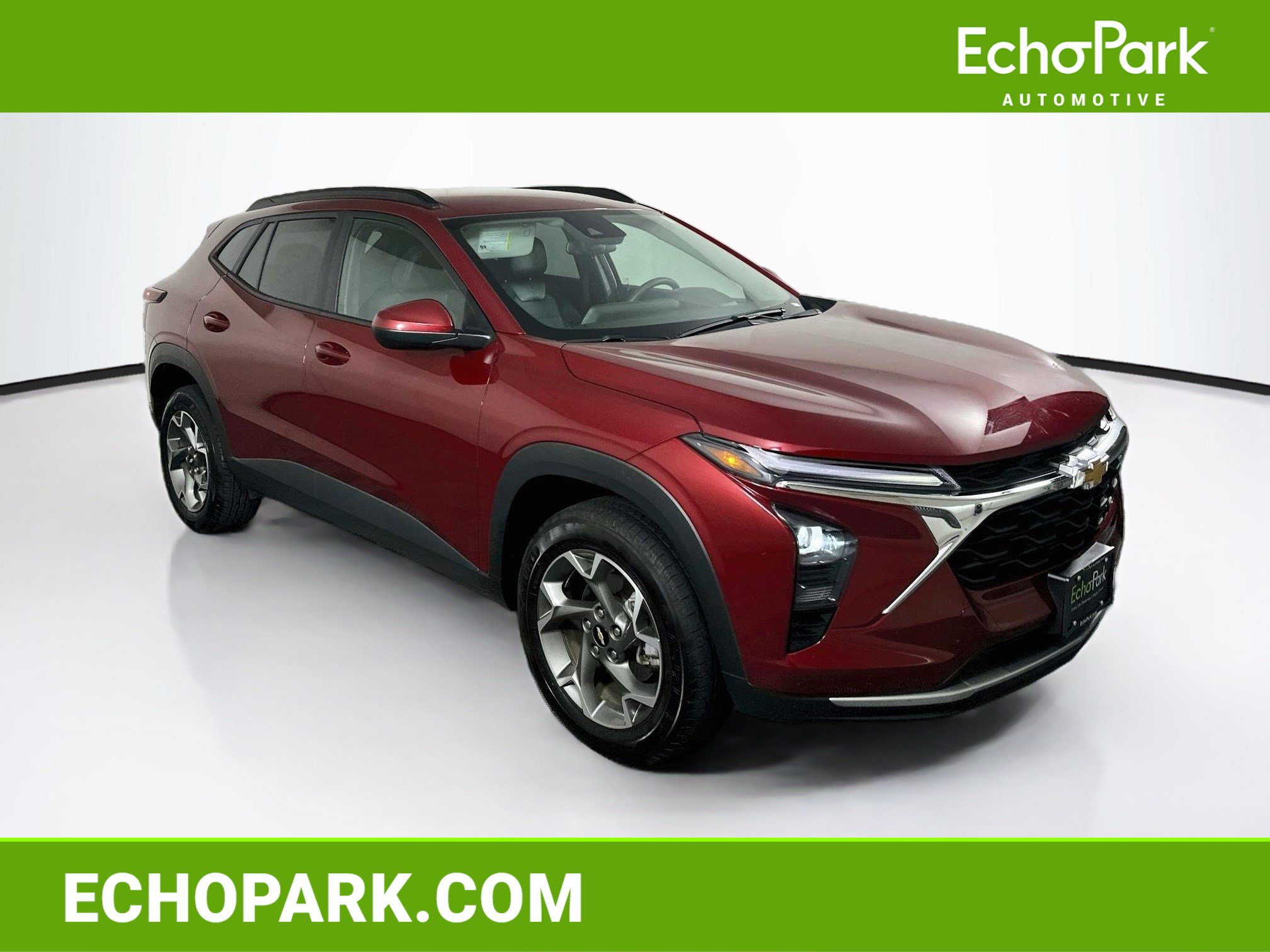 Used 2025 Chevrolet Trax LT FWD image 1