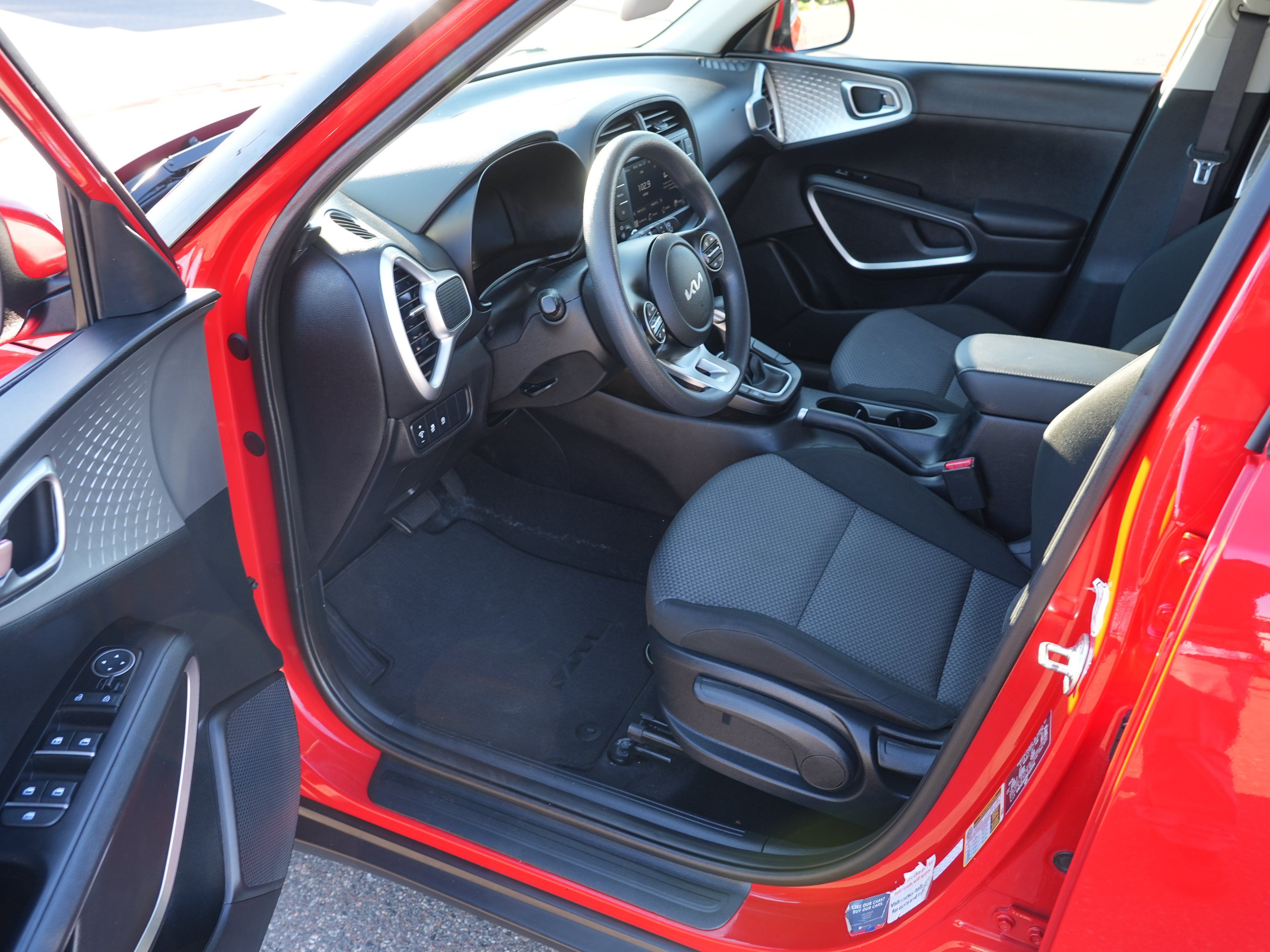 Used 2024 Kia Soul LX w/ Option Group 015 FWD image 13