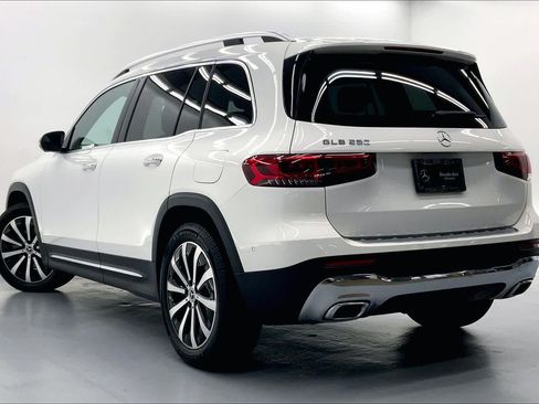 Certified 2022 Mercedes-Benz GLB 250 image 2