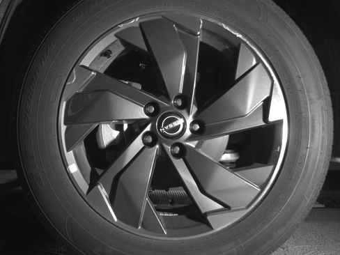 Used 2025 Nissan Rogue SV FWD image 12