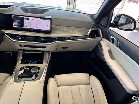 Used 2024 BMW X7 xDrive40i w/ M Sport Package AWD/4WD image 50