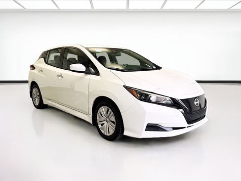 Used 2023 Nissan Leaf S image 3