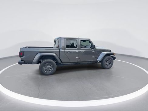 Certified 2025 Jeep Gladiator Sport AWD/4WD image 9