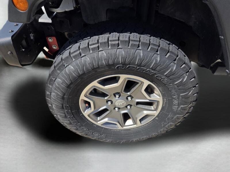Used 2015 Jeep Wrangler Unlimited Rubicon w/ Connectivity Group AWD/4WD image 9