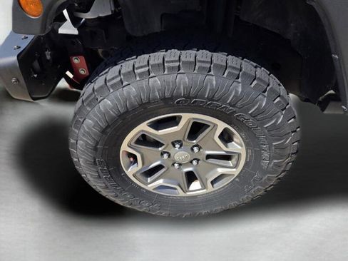 Used 2015 Jeep Wrangler Unlimited Rubicon w/ Connectivity Group AWD/4WD image 9