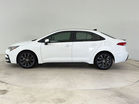 Used 2025 Toyota Corolla SE FWD image 2