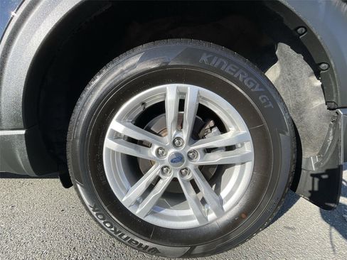 Used 2022 Ford Explorer XLT w/ Equipment Group 202A image 26