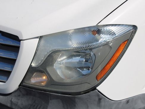 Used 2015 Freightliner Sprinter 3500 image 17