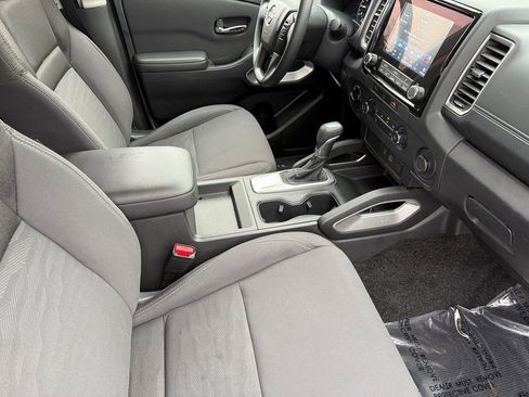 Used 2024 Nissan Frontier SV image 19