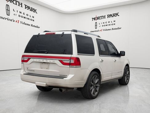 Used 2017 Lincoln Navigator Reserve RWD image 3