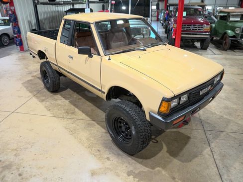 Used 1986 Nissan Pickup 4x4 King Cab image 14