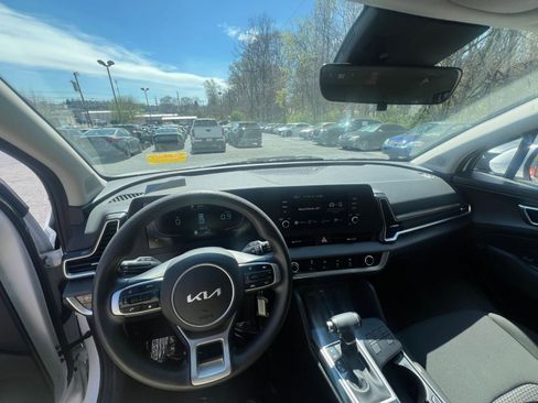 Used 2025 Kia Sportage LX image 28