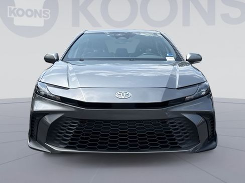 Used 2025 Toyota Camry SE FWD image 11
