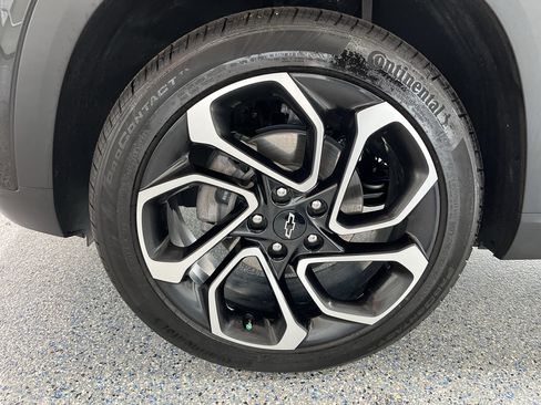 Used 2026 Chevrolet Trax RS w/ Sunroof Package FWD image 33