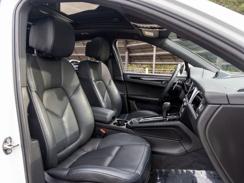 Certified 2023 Porsche Macan image 55