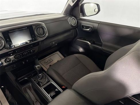 Used 2019 Toyota Tacoma TRD Sport image 21