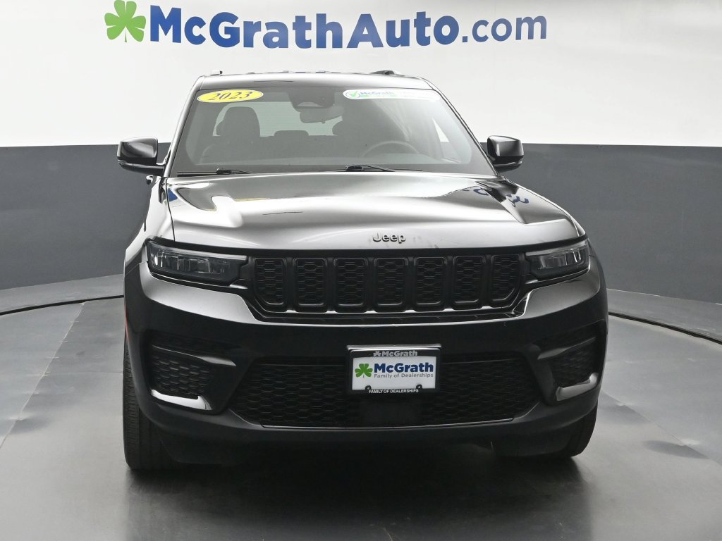 Used 2023 Jeep Grand Cherokee Altitude AWD/4WD image 5