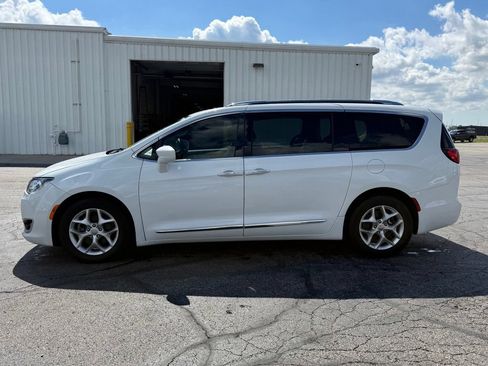 Used 2020 Chrysler Pacifica Limited FWD image 4