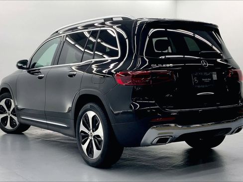 Used 2025 Mercedes-Benz GLB 250 image 2