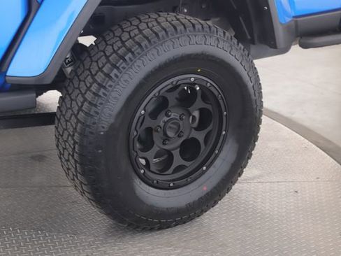 Used 2021 Jeep Gladiator Sport AWD/4WD image 14