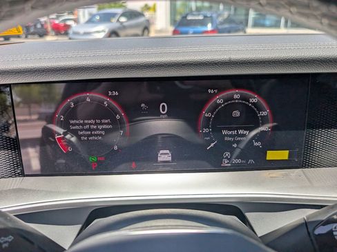 Used 2025 Volkswagen Tiguan SE image 17