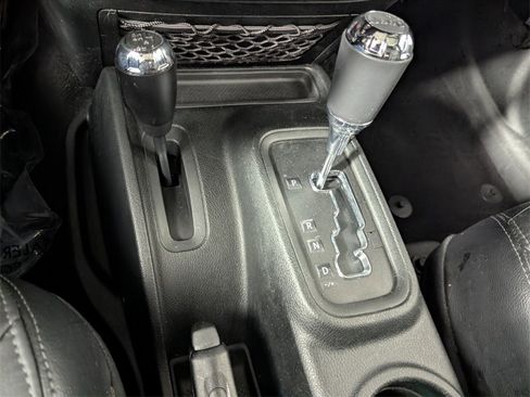 Used 2018 Jeep Wrangler Unlimited Sahara image 19