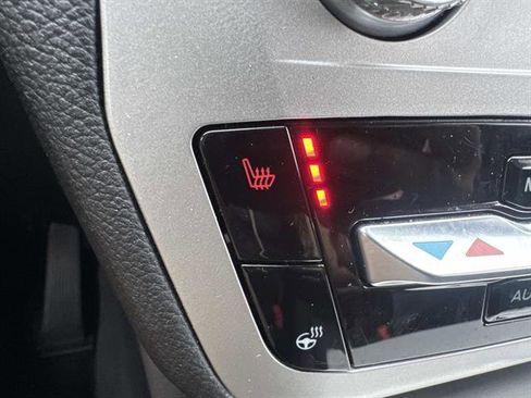 Used 2022 Ford Explorer XLT w/ Equipment Group 202A image 16