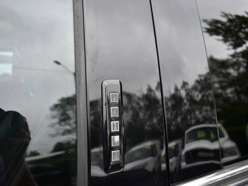 Used 2017 Ford F150 Platinum w/ Equipment Group 701A Luxury AWD/4WD image 38