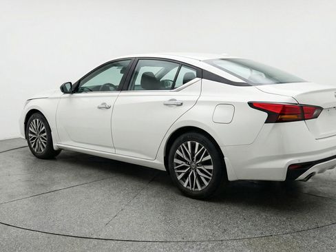 Used 2025 Nissan Altima 2.5 SV image 6