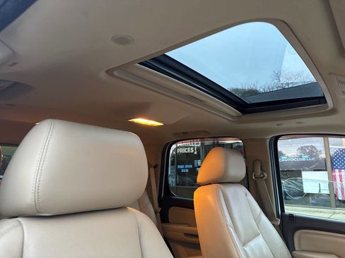 Used 2011 GMC Yukon Denali image 8