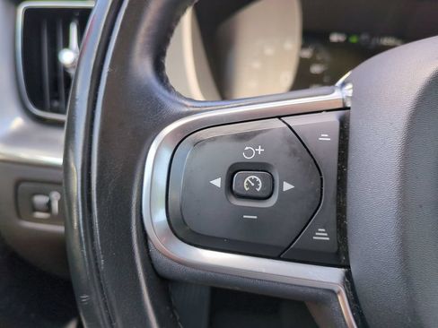 Used 2019 Volvo XC60 T5 Momentum w/ Multimedia Package AWD/4WD image 29