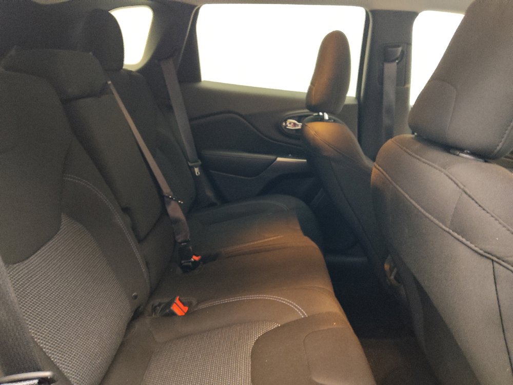 Used 2019 Jeep Cherokee Latitude w/ Popular Appearance Group AWD/4WD image 19