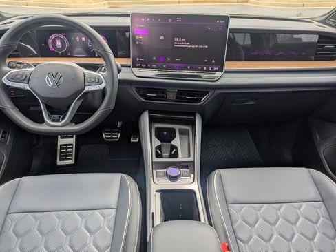 New 2026 Volkswagen Tiguan SEL R-Line AWD/4WD image 16