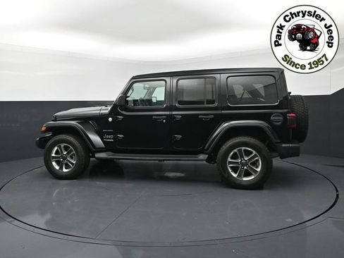 Used 2022 Jeep Wrangler Unlimited Sahara w/ Cold Weather Group AWD/4WD image 3