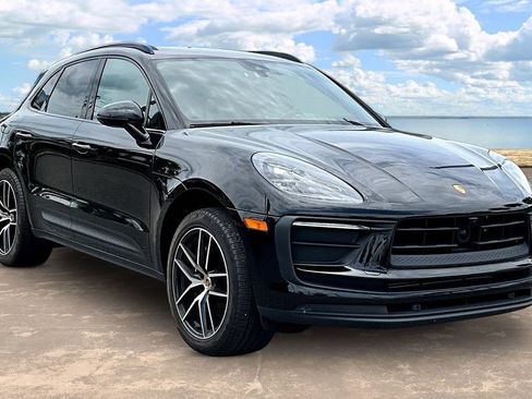 Used 2023 Porsche Macan AWD/4WD image 3