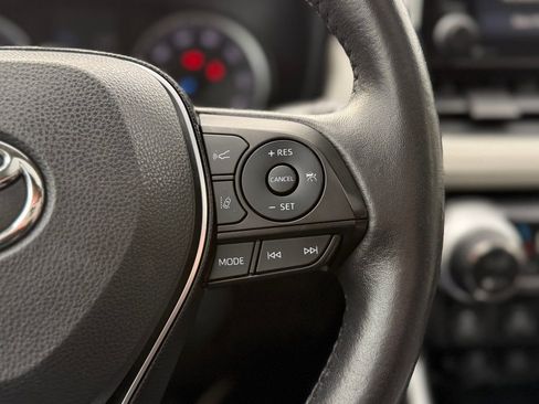 Used 2020 Toyota RAV4 XLE image 11