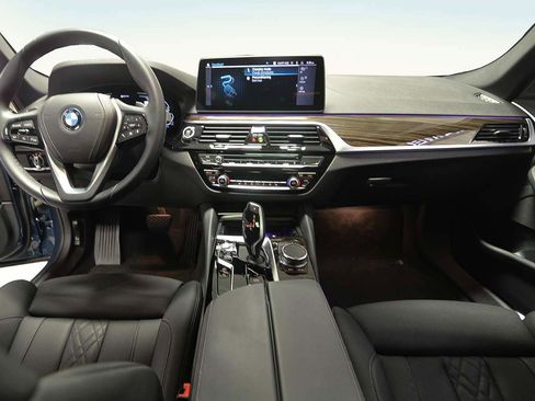 Certified 2023 BMW 530e w/ Convenience Package RWD image 11
