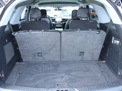 Used 2023 Ford Explorer Limited w/ Hybrid Equipment Group 310A AWD/4WD image 12