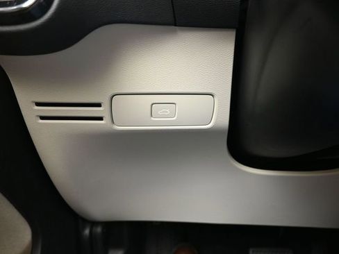 Used 2023 Volvo XC40 B4 Plus w/ Driver Assist Package image 28