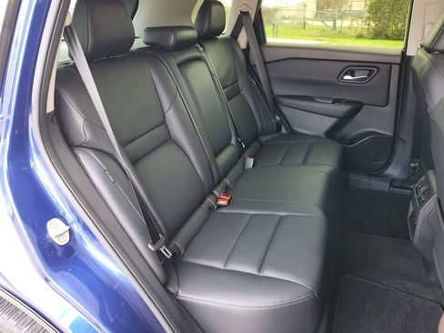 Used 2023 Nissan Rogue SL image 14